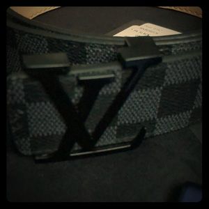 Men’s Louis Vuitton belt